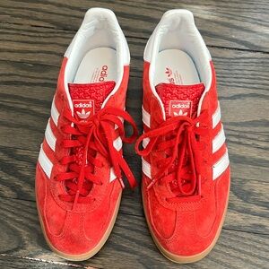 RED ADIDAS SAMBA